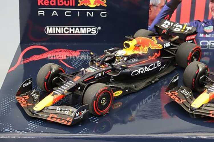 1:43rd Red Bull Racing RB18 Max Verstappen Sergio Perez 1-2 Finish Car Set