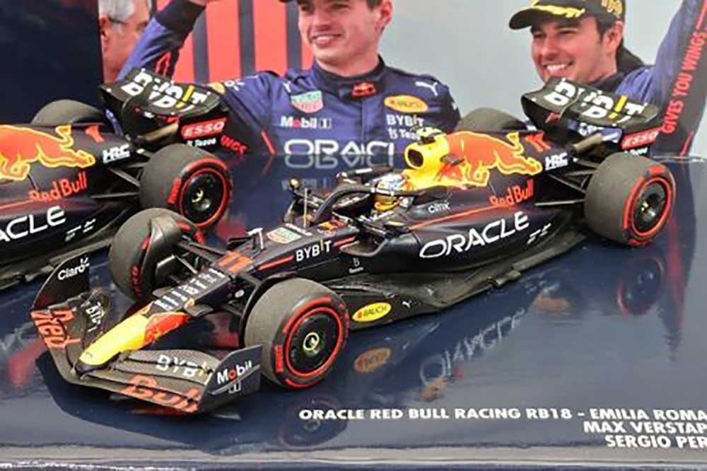 1:43rd Red Bull Racing RB18 Max Verstappen Sergio Perez 1-2 Finish Car Set