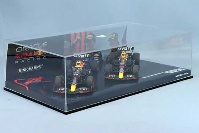 1:43rd Red Bull Racing RB18 Max Verstappen Sergio Perez 1-2 Finish Car Set